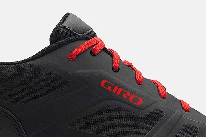 Giro Gauge Protective upper and time-tested lockdown